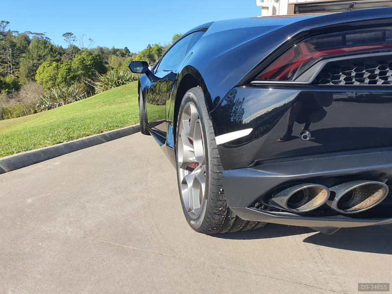 2016 Lamborghini Huracane in Auckland 4