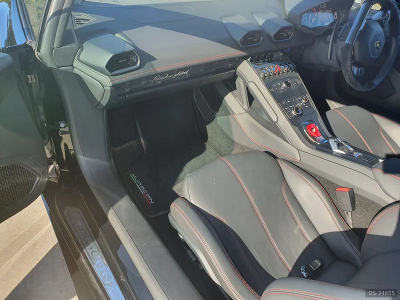 2016 Lamborghini Huracane in Auckland 5