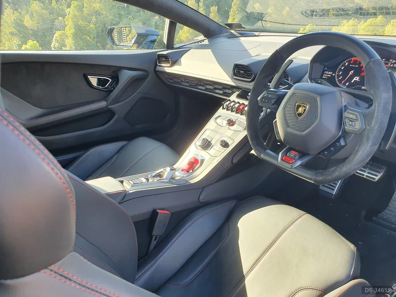 2016 Lamborghini Huracane in Auckland 6