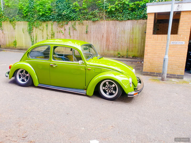 1975 Volkswagen Beetle in London 2