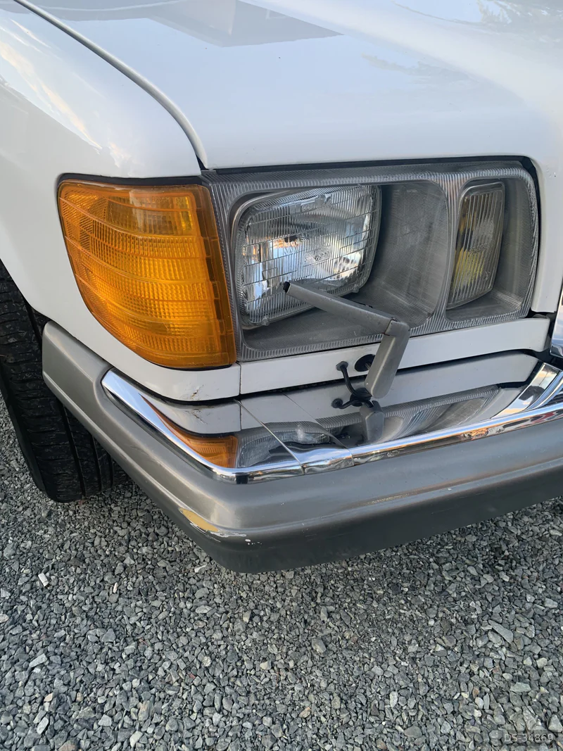 1988 Mercedes-Benz 300 SE in Coquitlam 2