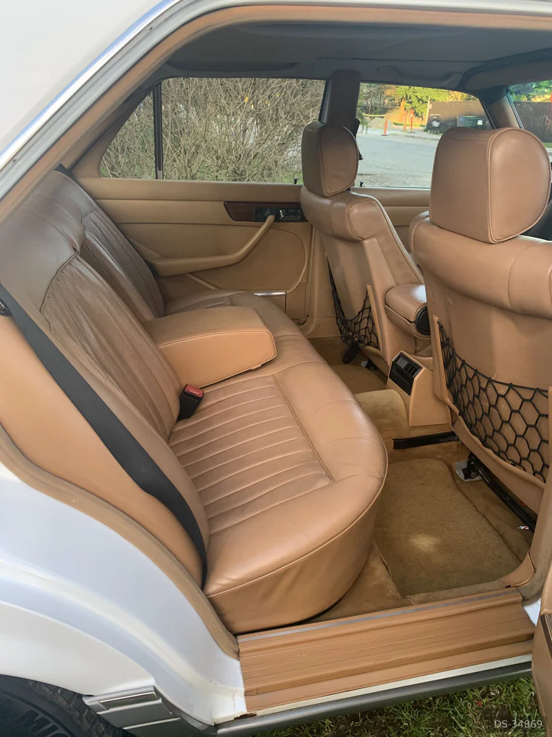1988 Mercedes-Benz 300 SE in Coquitlam 5