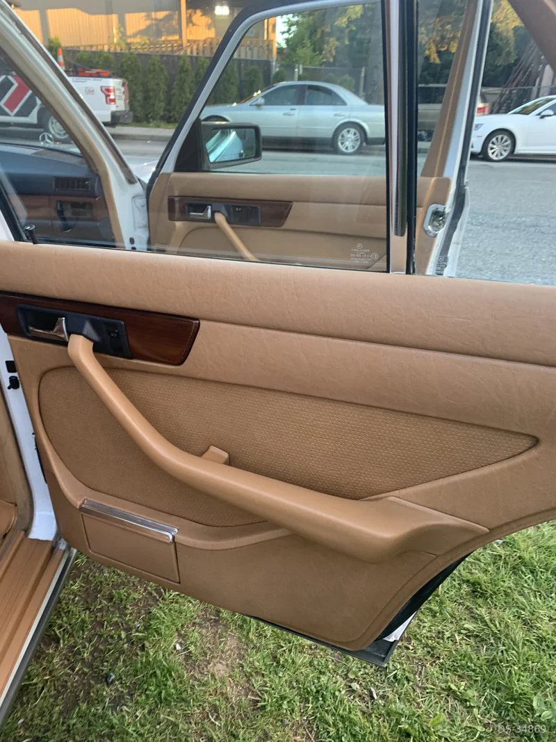 1988 Mercedes-Benz 300 SE in Coquitlam 7