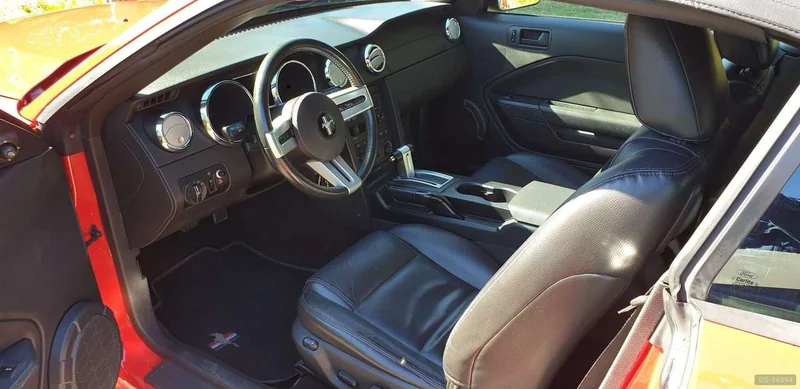 2006 Ford Mustang in Turbigo 2