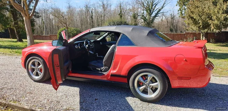 2006 Ford Mustang in Turbigo 4