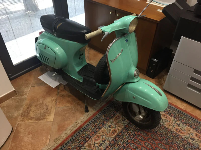 1963 Piaggio Vespa in Roma 3