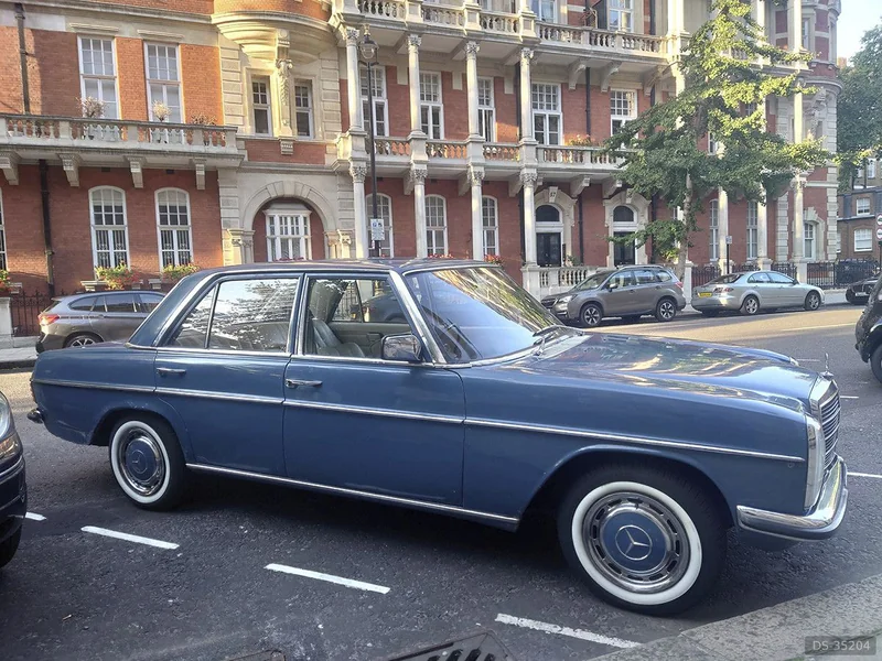 1976 Mercedes-Benz W115 in Wallington 8