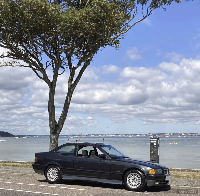 1992 BMW 325i in Poole 3