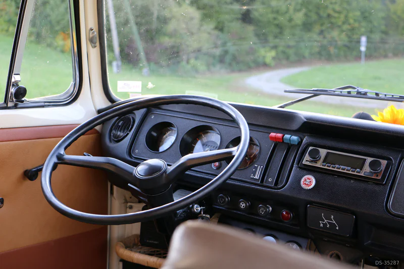 1971 Volkswagen T2a Bus in Gossau Zh 3