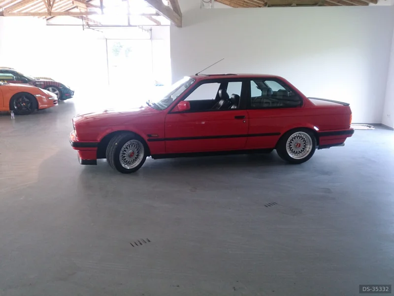 1990 BMW 325i in Crawley 3