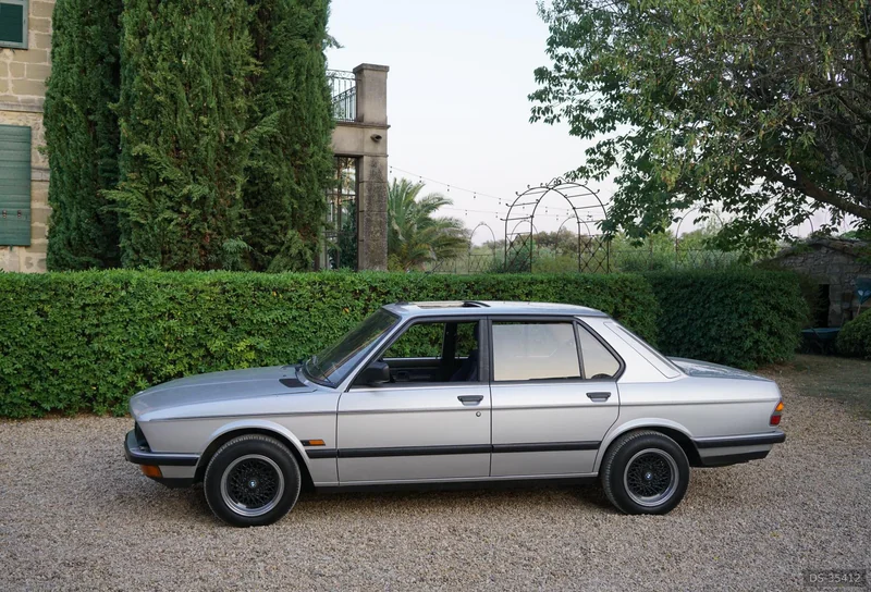 1984 BMW 520i in London 3