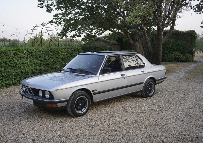 1984 BMW 520i in London
