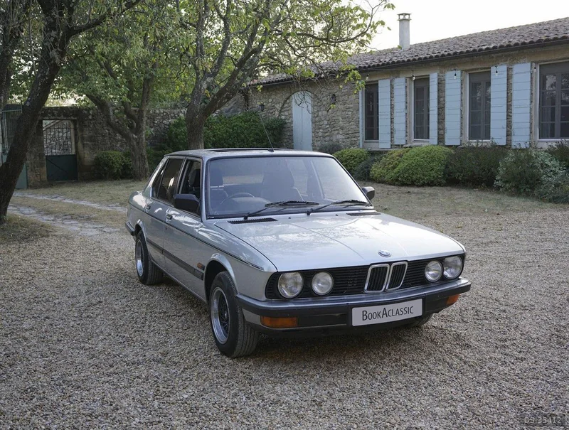 1984 BMW 520i in London 9