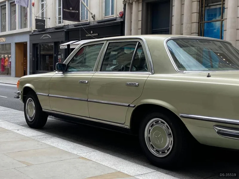 1976 Mercedes-Benz 280 SE in London 2