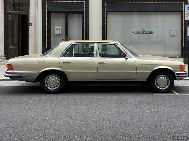 1976 Mercedes-Benz 280 SE in London 3