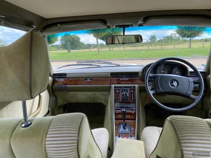 1976 Mercedes-Benz 280 SE in London 9