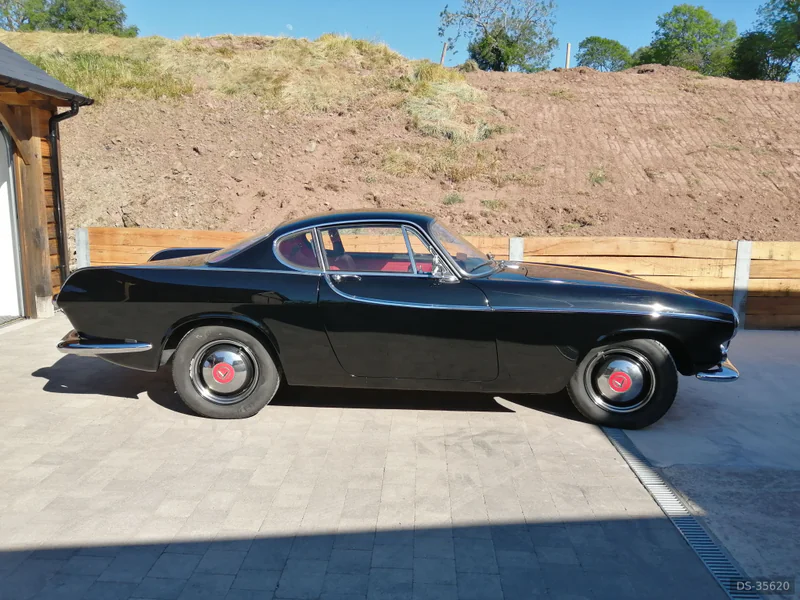 1964 Volvo P1800s in Llangadog 4
