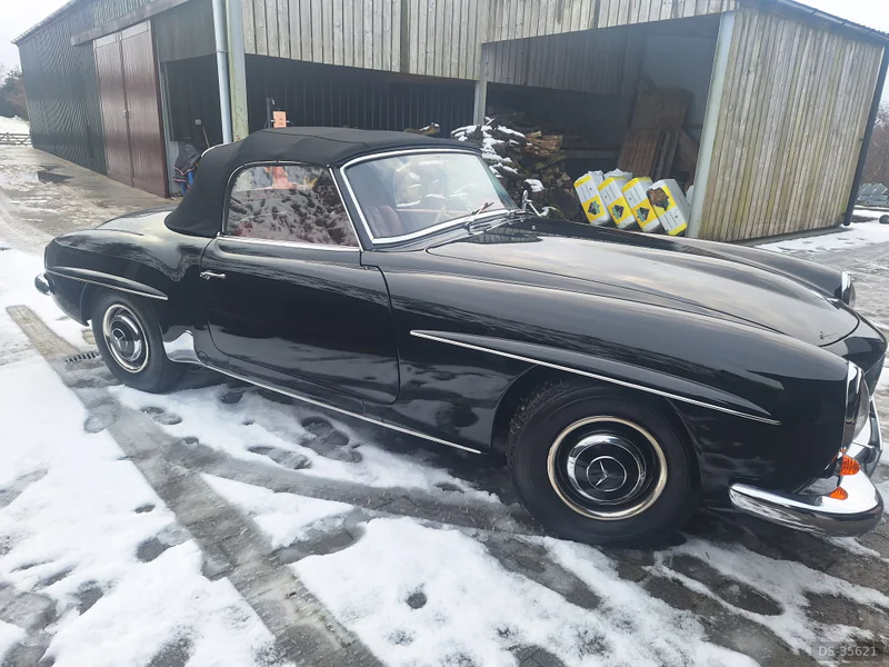 1959 Mercedes-Benz 190SL in Llangadog 2