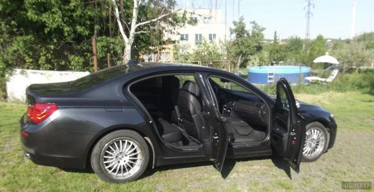 2012 BMW 740d Long M packet in Havířov 6