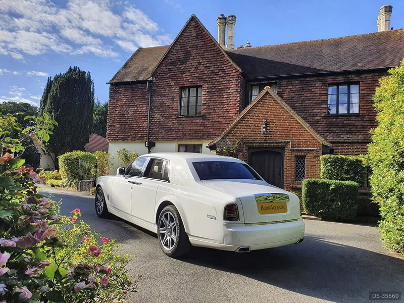 2016 Rolls-Royce Phantom in London 4