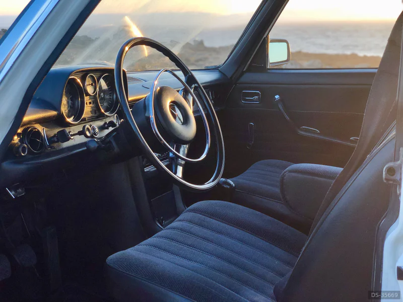 1973 Mercedes-Benz W115 in Algés 8