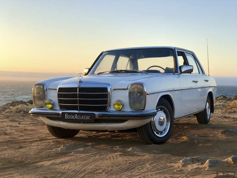1973 Mercedes-Benz W115 in Algés 6