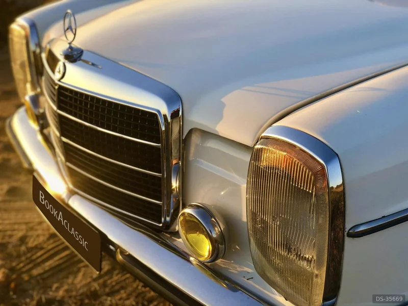 1973 Mercedes-Benz W115 in Algés 3
