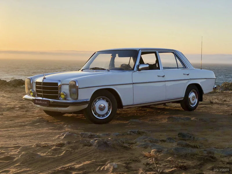 1973 Mercedes-Benz W115 in Algés 5
