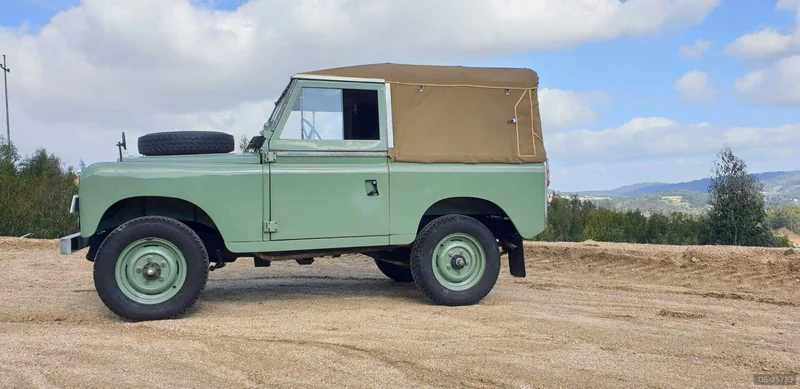1966 Land Rover Regular 88 in Vila Meã, Amarante 4
