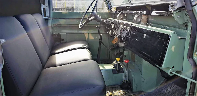 1966 Land Rover Regular 88 in Vila Meã, Amarante 9