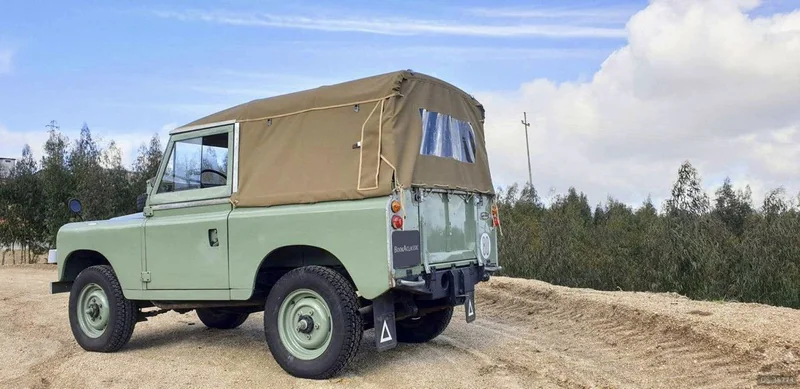 1966 Land Rover Regular 88 in Vila Meã, Amarante 3
