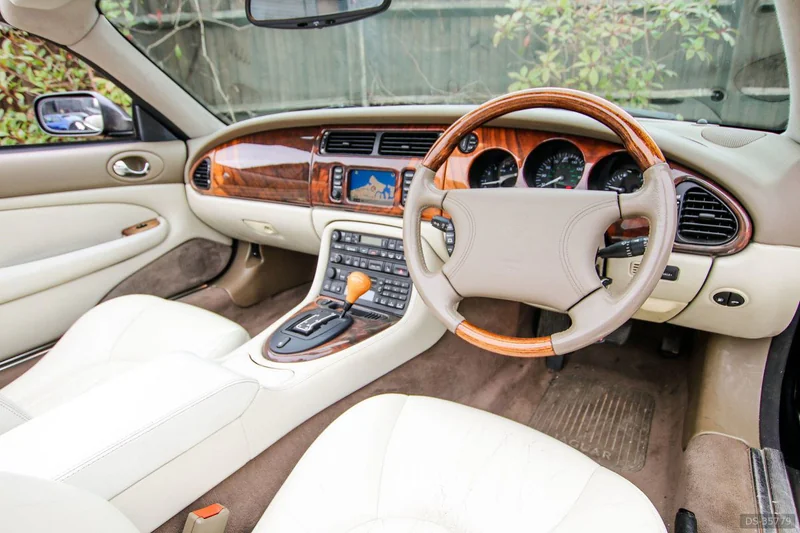 2000 Jaguar XK8 in Solihull 3