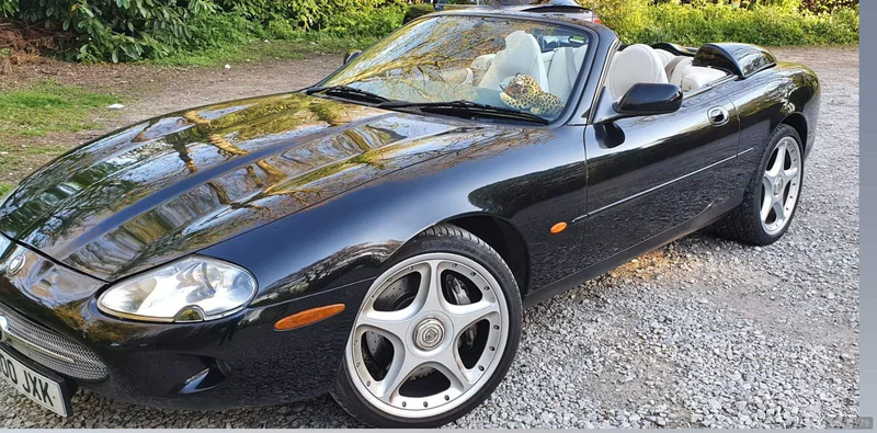 2000 Jaguar XK8 in Solihull 4