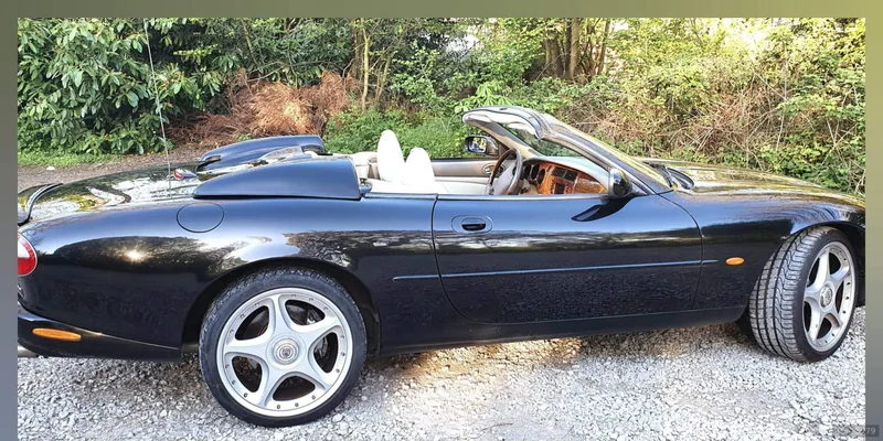 2000 Jaguar XK8 in Solihull 5