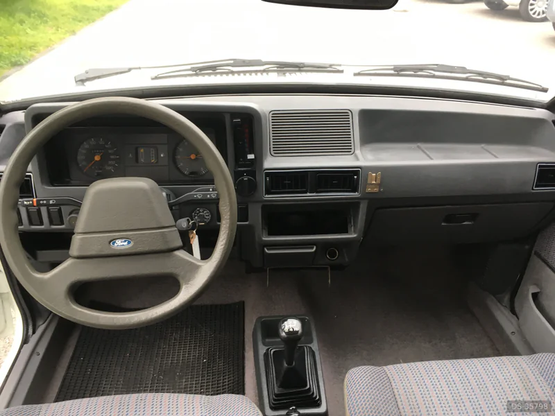 1986 Ford Escort Mk3 in Napoli 3