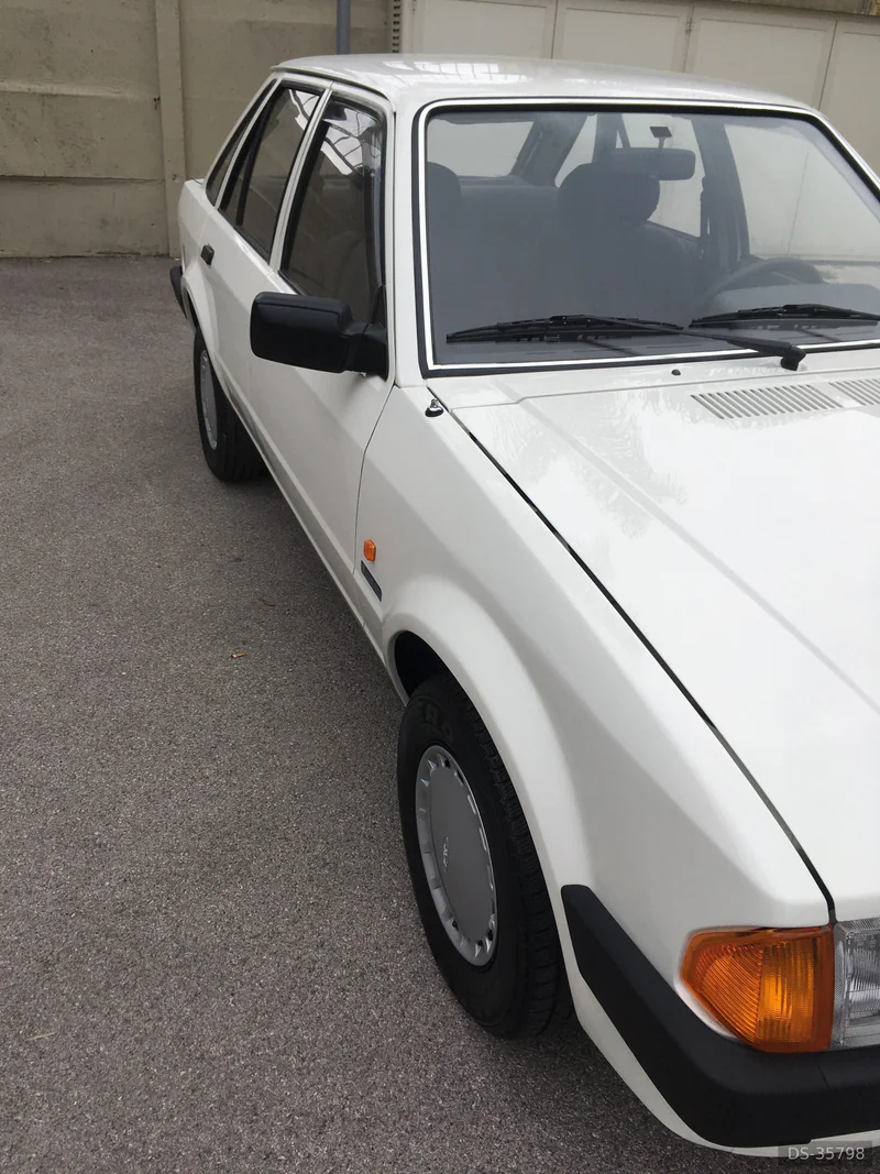 1986 Ford Escort Mk3 in Napoli 7