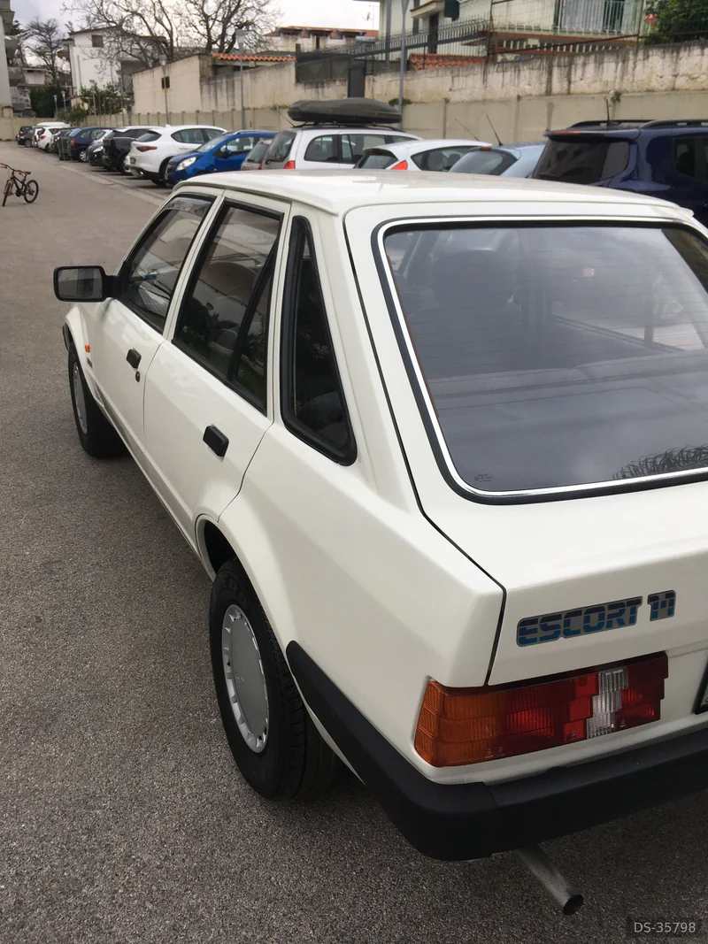 1986 Ford Escort Mk3 in Napoli 9