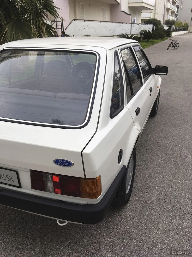 1986 Ford Escort Mk3 in Napoli 10
