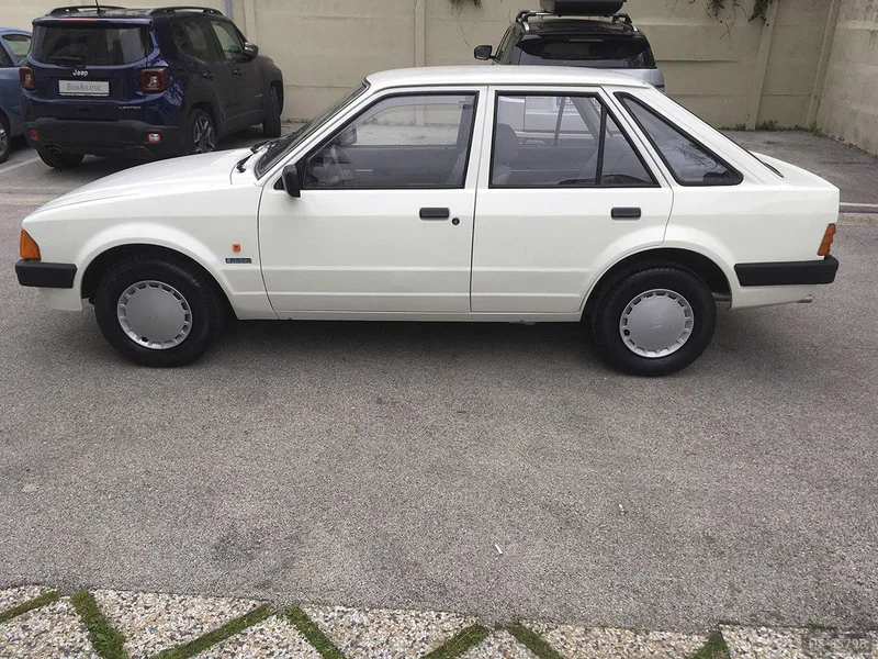 1986 Ford Escort Mk3 in Napoli 4