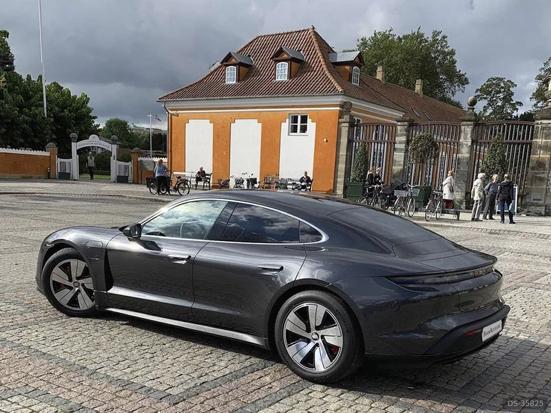 2020 Porsche Taycan 4S in Frederiksberg 9