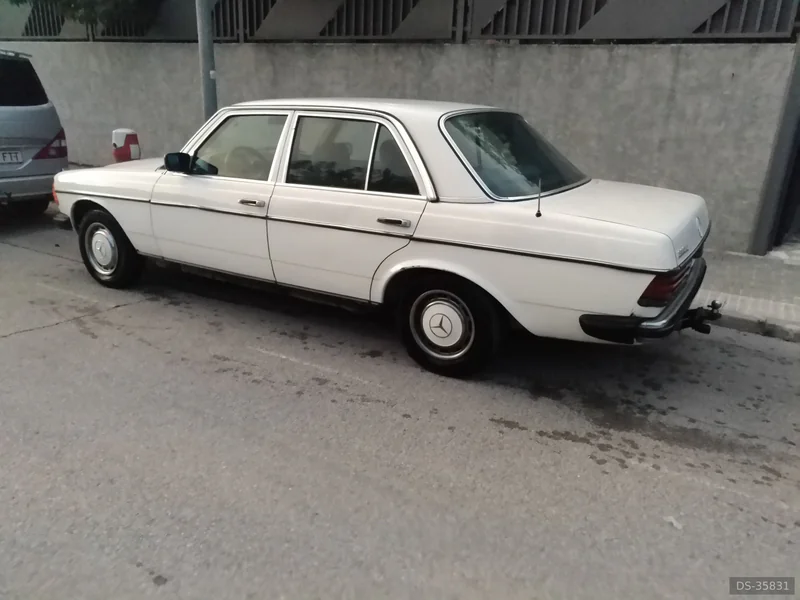 1981 Mercedes-Benz 300d in Vilafranca Del Penedés 2