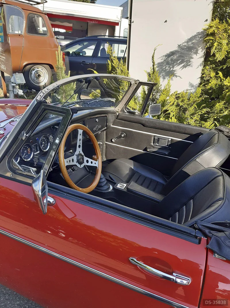 1975 MG B in Elgg 2