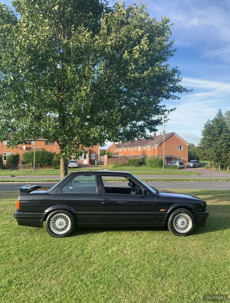 1989 BMW 325i Sport in London 3