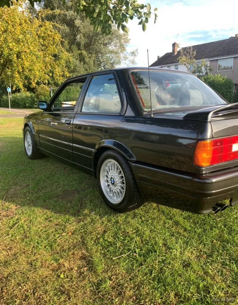 1989 BMW 325i Sport in London 7