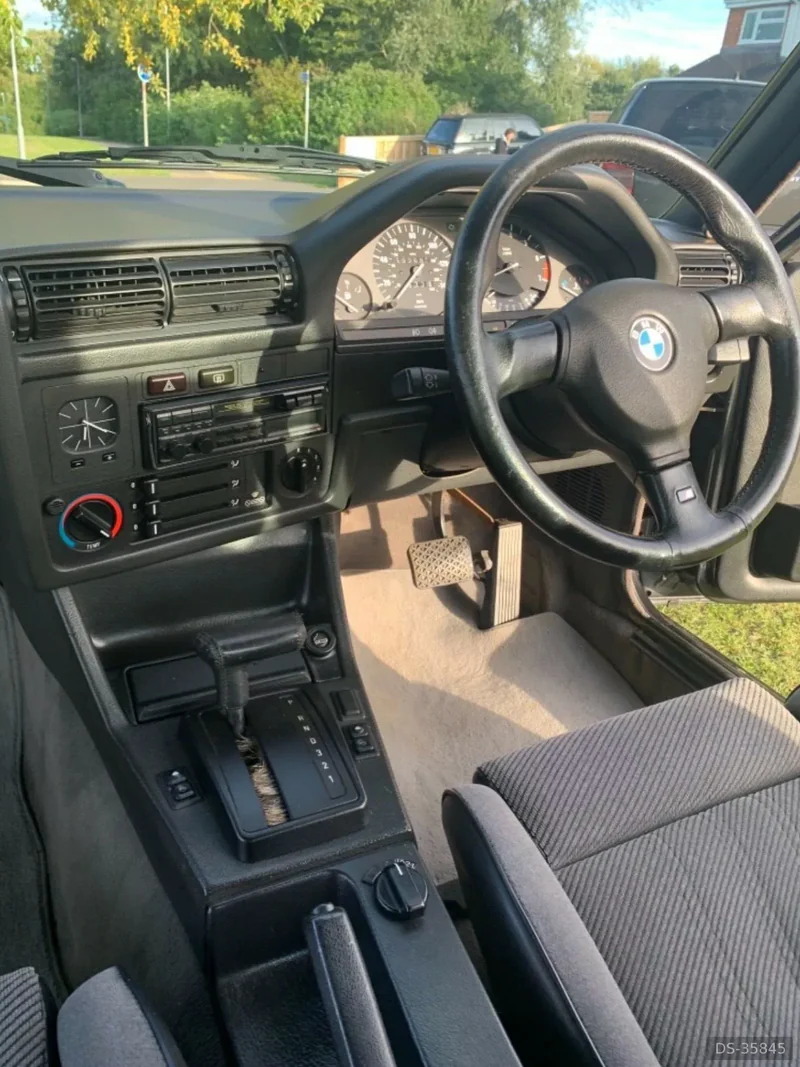 1989 BMW 325i Sport in London 9