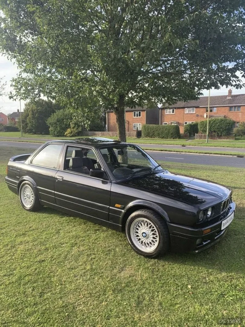 1989 BMW 325i Sport in London