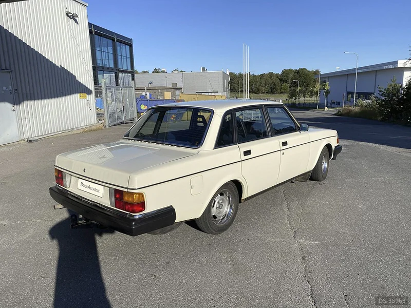 1981 Volvo 240 in Stockholm 2