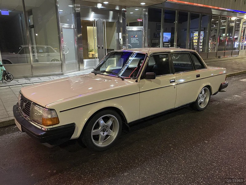 1981 Volvo 240 in Stockholm 10