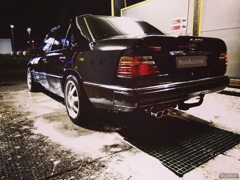 1991 Mercedes-Benz W124 in Poprad 3