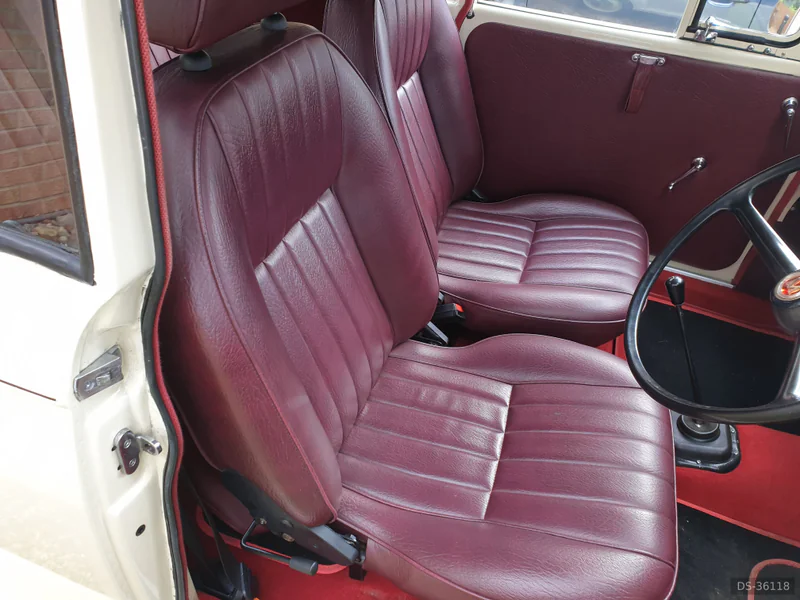 1971 Morris Minor 1000 in King's Lynn 5
